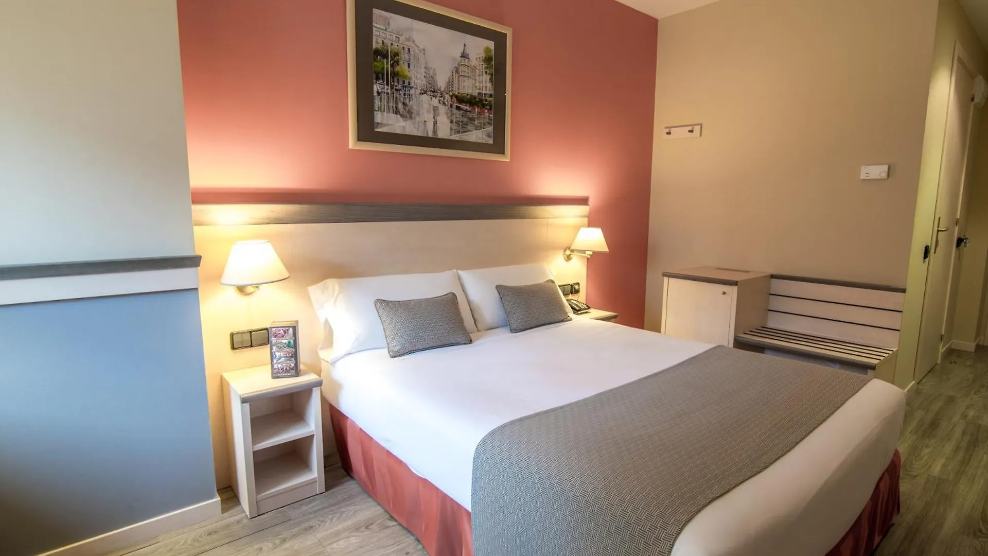 Petit Palace Trencadis Отель